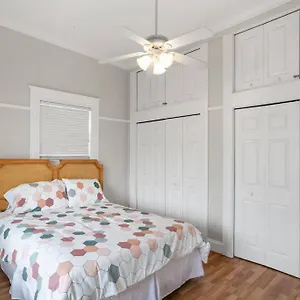  Holiday home The Bays Best Bungalow United States